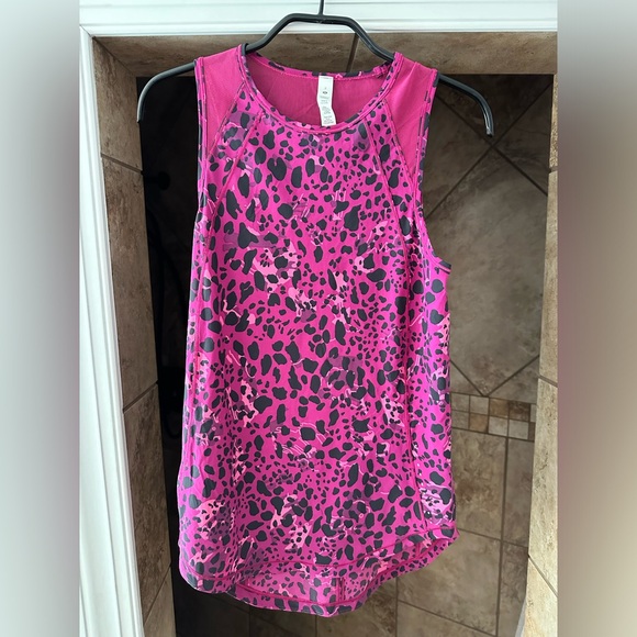lululemon athletica Tops - NWOT Lululemon leopard tank size 2